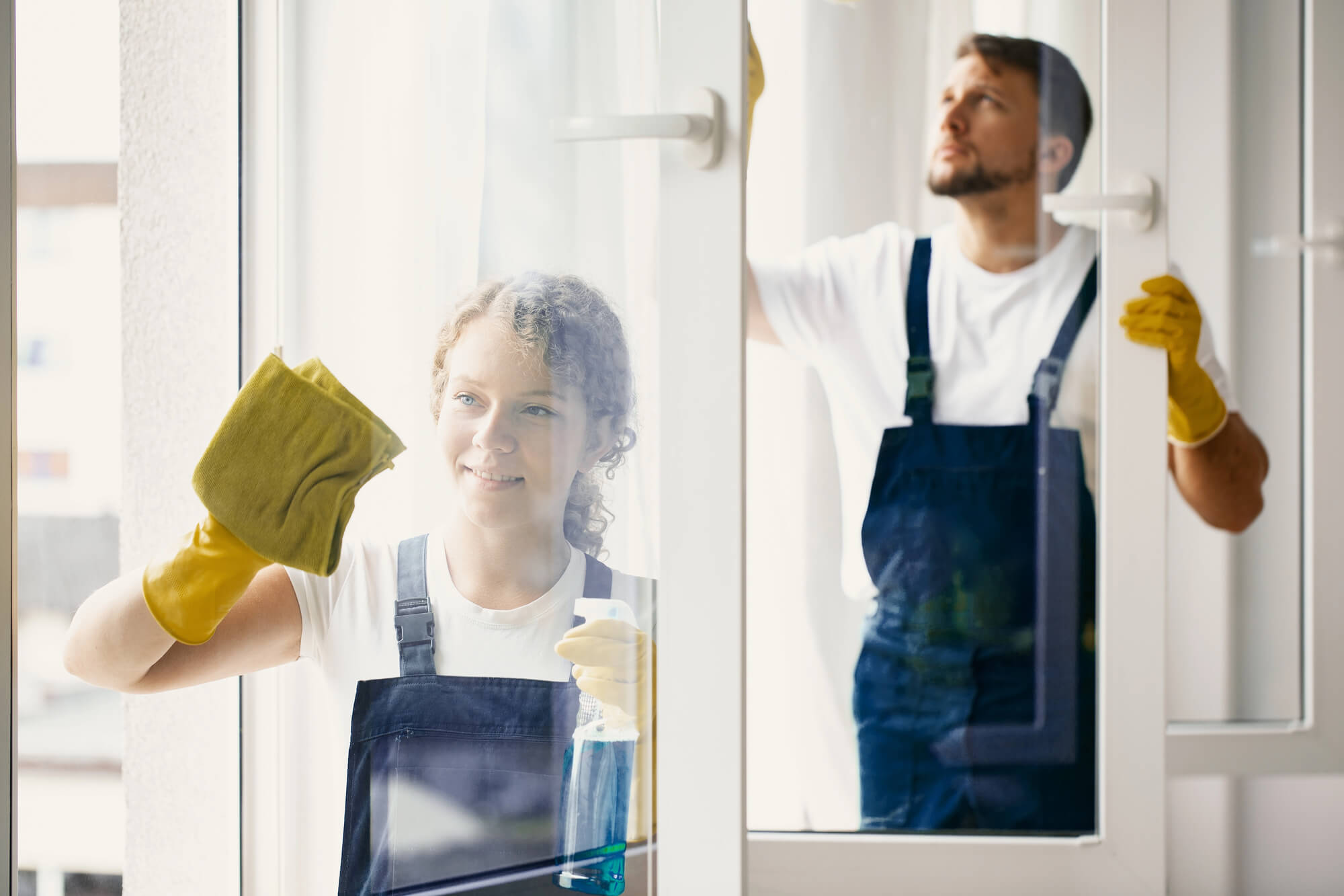 Professionelle Reinigung großer Glasflächen durch MMS-Glasreinigung
